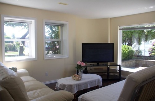 White Rock House | Star of the sea Guest house, Family suites with private entrance and parking!