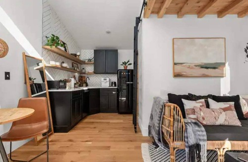Hendersonville House | Star Sky-Boho Rustic Tiny Home With Hot Tub 20 Minutes From Asheville