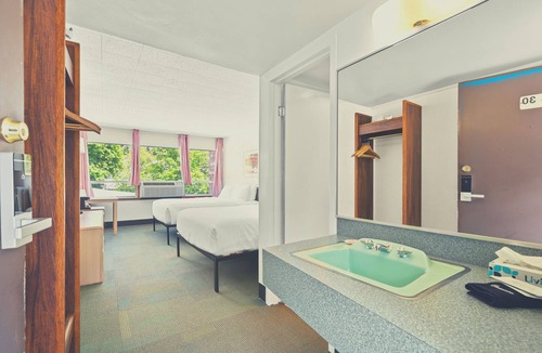 Wallace Hotel | Stardust Motel Wallace