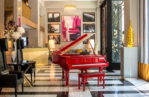 Theater District Hotel | Starlet Queen Refuge, Staypineapple, Comfort Redefined, Union Square’s Spotlight