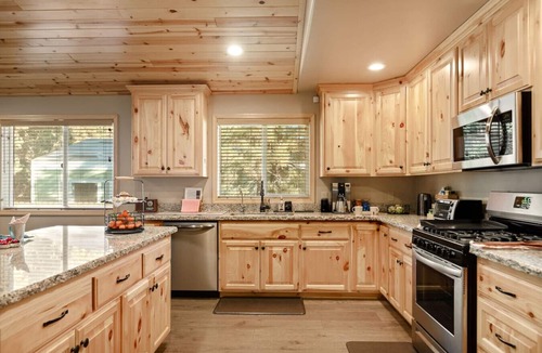 Woodlands Cabin | Starlight Haus, New 3BR w/EV Charger & Fireplace