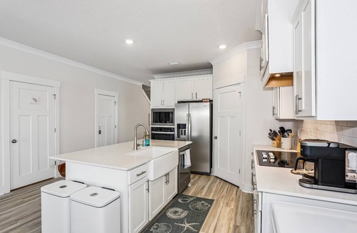South Pensacola House | Starlight Place - Conveniently Located Newly Built Downtown Home - Off Street Parking - Dog Friendly