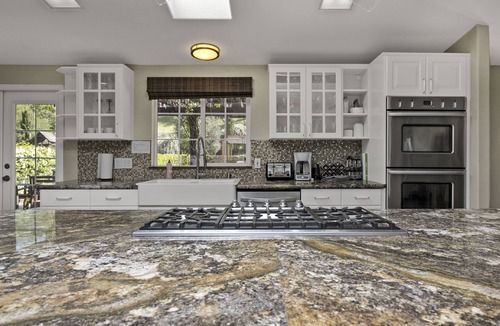 Cloverdale House | Starling’s Rest: Wine Country Retreat for 10, pool, spa, firepit, play area