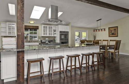 Cloverdale House | Starling’s Rest: Wine Country Retreat for 10, pool, spa, firepit, play area