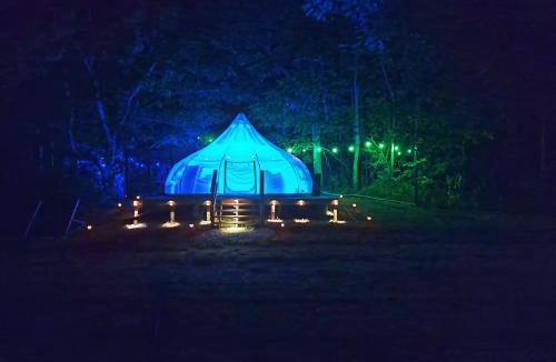 Ruby Other | Starlit Riverfront Glamping Suite AC, WiFi, Games