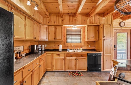 Means Cabin | Starry Mountain Night- Private Pool, Firepit, Pool Table, Playset