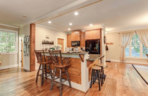 Big Canoe House | Stars Align Cottage - Relaxing Hot Tub, Home in Big Canoe + More!
