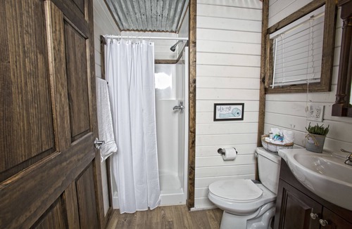 Monument Hotel | Stateline Cabins & RV