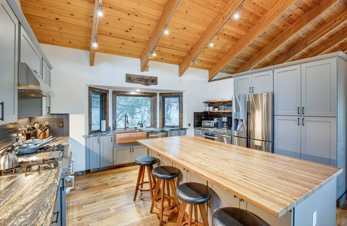 Tahoe Village Cabin | Stateline Mountain Cabin: 3 Mi to Heavenly Resort