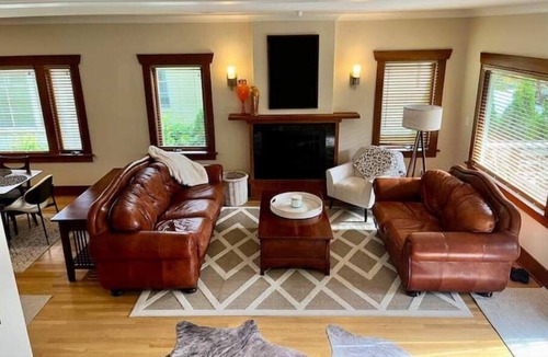 Queen Anne House | Stately Craftsman- Ideal corporate stay, DTWN: 1mi