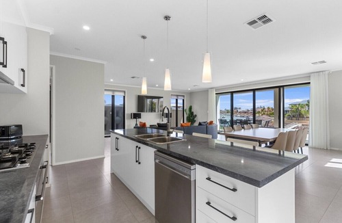 Wallaroo House | Stately Escape - Wallaroo Marina