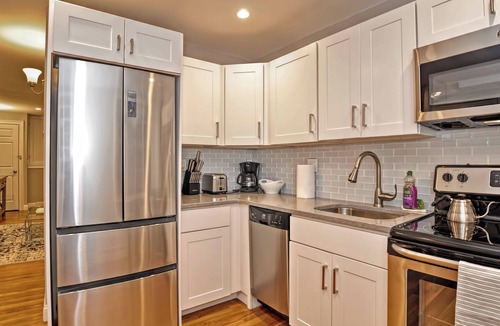 Boston Apartment | Stately on Cedar - Luxe 2-bedroom Beacon Hill apartment with AC, WiFi near MGH
