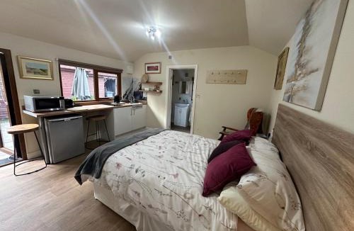 Solihull Bed & Breakfast | Station Approach Solihull Cabin Stays