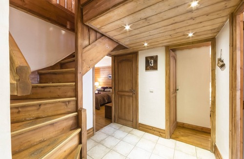 Val-d'Isere Ski Chalet | Stay 1 minute from the slopes in the Laisinant