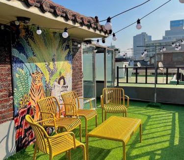 Sindaebang-dong Apartment | Stay 1988 Seoul 2BR Korean Home near Boramae Park