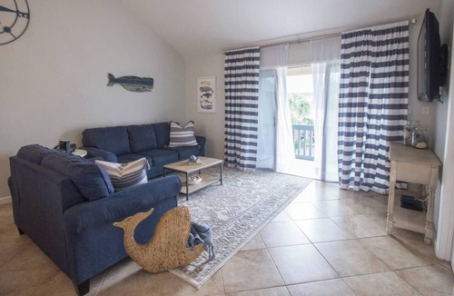 Scenic Gulf Drive Condo | Stay a While - 3 min walk to private beach access!