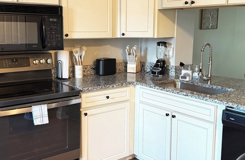 Nottingham House | Stay a While FENCED & Stylish 2 Bed 1.5 Bath FAMILY HOME Near White Marsh Mall