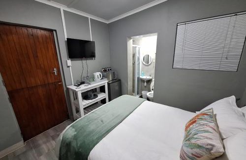 Newton Park Apartment | Stay a While Self catering - Close to Greenacres Hospital, free Wi-Fi, and secure parking