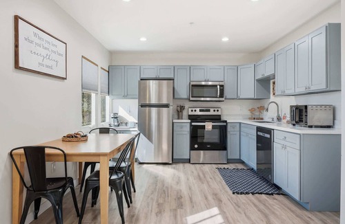 Del Mar Apartment | Stay A While Suite · 1BR · McGee Beach + Downtown