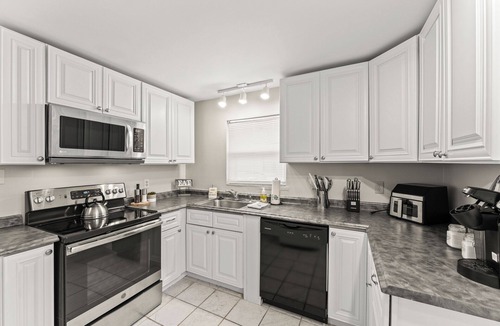 Kettering House | Stay active, rest easy in this updated 2BR near The Greene! Perfect for snowbirds seeking comfort, convenience, and peaceful living close to shops, dining & medical care. Your cozy home-away-from-home awaits.