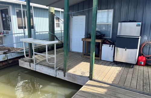 Venice Boat Rental | Stay and experience some of the best fishing and duck hunting in the world.