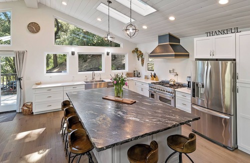 Paso Robles House | Stay at a Tree House Vineyard Property in the Heart of Westside Wine Country