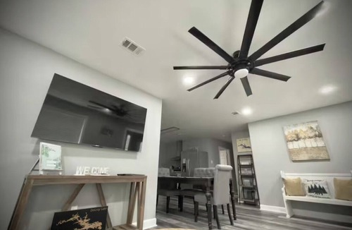 Bismarck House | Stay At DeGray