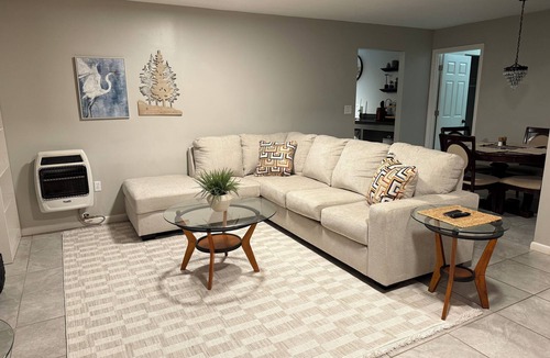 Florence House | Stay at our unique 2 bedroom on a golf range