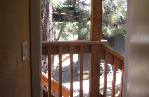 Arrowbear Lake Cabin | Stay at this centrally located mountain home!