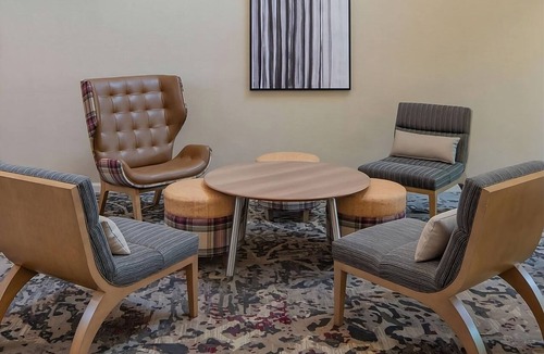 Brentwood Hotel | Stay Close to Downtown Nashville! 2 Suites with Free Breakfast & Pet Friendly