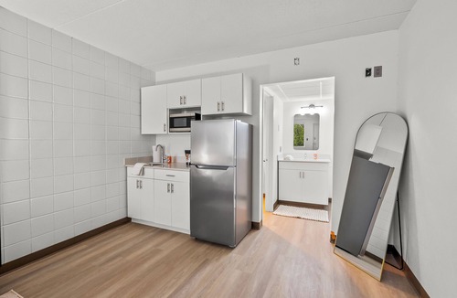 Cedar Falls Apartment | Stay Downtown, Free Gated Parking, Renovated Studio! 524