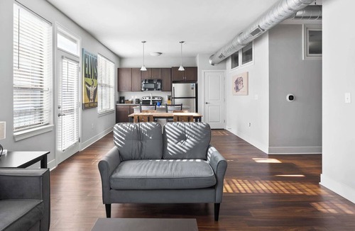 Mile Square Apartment | Stay Downtown Indy—Modern Comfort + Free Parking!