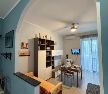 Aurora Apartment | Stay Easy - Centro storico a Piedi e Parcheggio gratuito