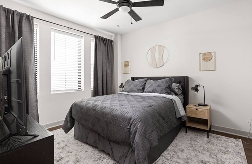 Speedway Condo | Stay For Gen Con! Next to Motor Speedway!