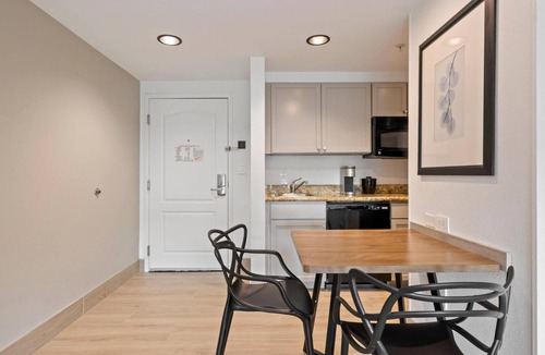 FM 1960 Hotel | Stay in an Inviting Room Near Houston’s Best attractions | Outdoor Pool
