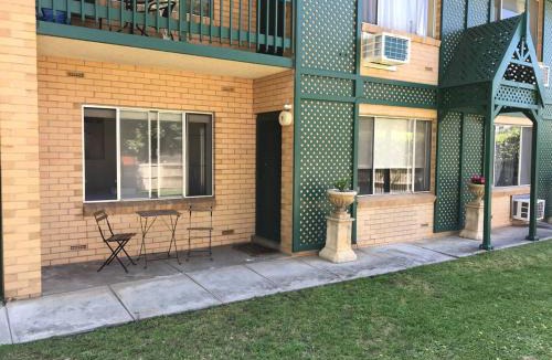 Walkerville Apartment | Stay in spacious, homely unit in prestigious area