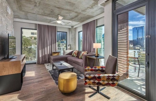 Civic District Condo | Stay in this 2BD resort condo to visit Austin gym and pool onsite