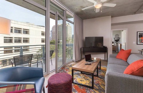 Civic District Condo | Stay in this 2BD resort condo to visit Austin gym and pool onsite