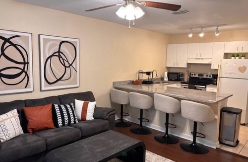 Tallahassee House | Stay in this bright 3/3 duplex just a minute from FSU and 5 minutes to the Capitol