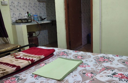 Vrindavan House | Stay in Vrindavan. Near ISKCON Temple Vrindavan