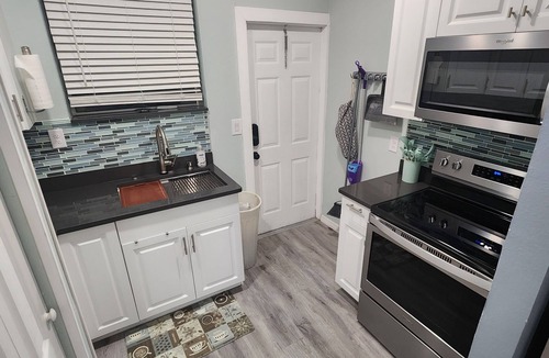 Melbourne Apartment | Stay minutes from Downtown and beaches!