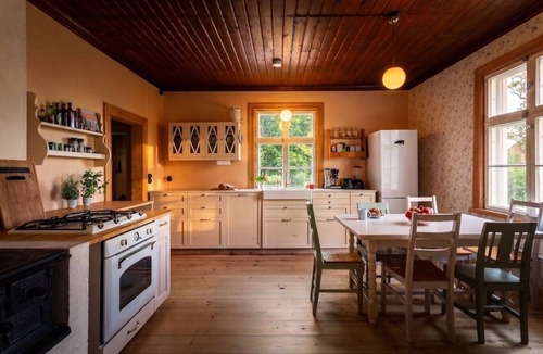 Svarta House | Stay North - Mustio