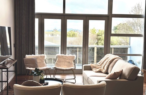 Petone Apartment | Stay on Jackson - quiet retreat in the centre on Petone