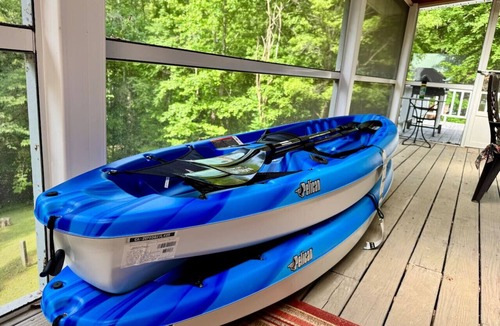 Jamestown House | Stay & Paddle River House + Free Kayaks