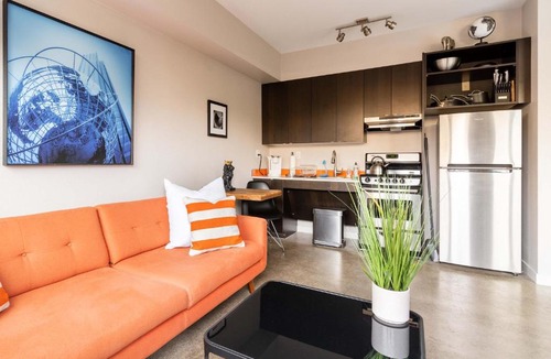 Belmont Apartment | Stay Portland - Bright Studio Apartment - Food Carts & Local Shops
