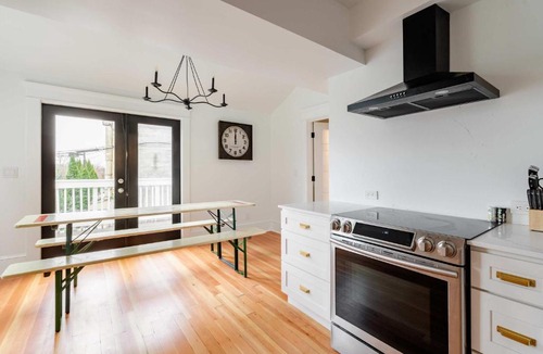 Nob Hill House | Stay Portland - Elegant World's Fair 4BR Home 97 WalkScore