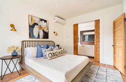Uptown Apartment | Stay Portland - Historic 6BR - Walk to NW Shops - Sleeps 12