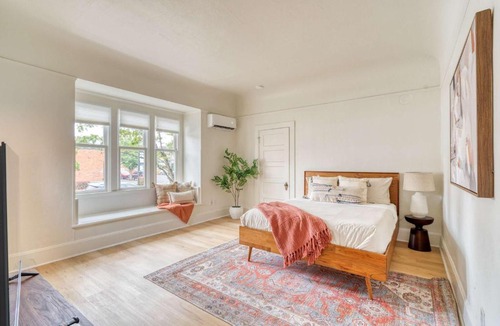 Irvington Apartment | Stay Portland - The Sullivan's Gulch Lodge - 94 WalkScore