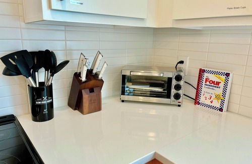 Donelson House | Stay steps from the Airport & Broadway in this spacious 3-bed, 3.5-bath townhome that sleeps up to 10. Enjoy a private garage game room, fast Wi-Fi and free parking in a safe Nashville neighborhood. 3 queen bedrooms on separate levels for privacy