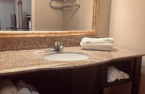 Frenchtown Township Hotel | Stay-Well Inn